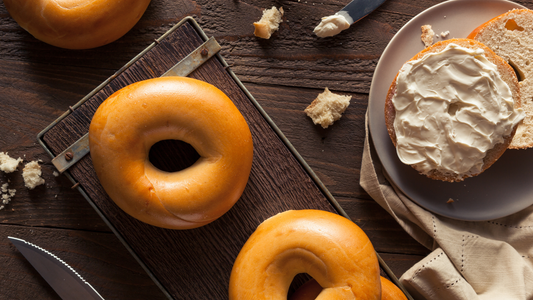 Bagels de Nueva York con Queso Ricotta y Mermelada Casera