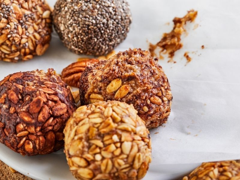 Bolitas energéticas de mantequilla de maní y avena