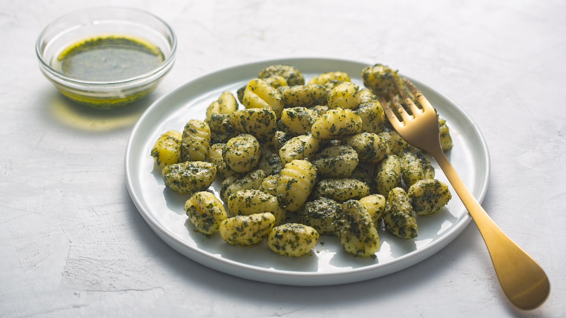 Cómo preparar gnocchis con salsa pesto