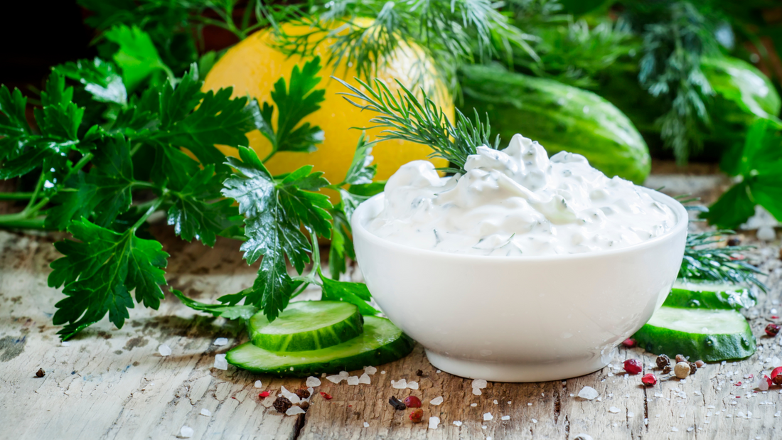 Descubre el Secreto del Dip Cremoso de Yogurt Griego con Hierbas