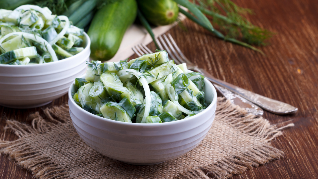Ensalada Fresca de Pepino y Menta con Yogurt Griego
