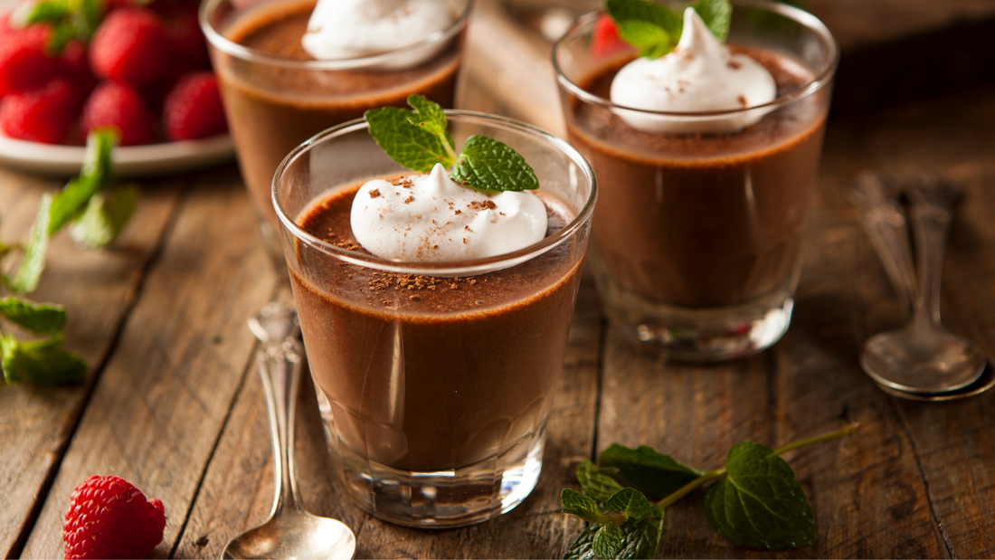 Mousse de Yogurt Griego y Chocolate: Postre Proteico y Elegante