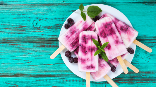Paletas heladas de yogurt y frutas