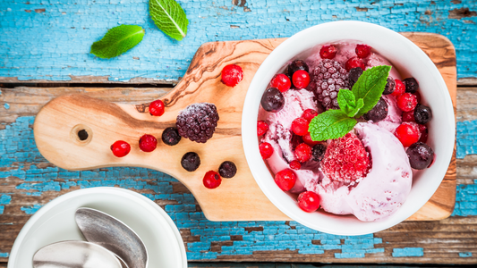 Receta de Helado Casero con Yogurt Griego y Frutas
