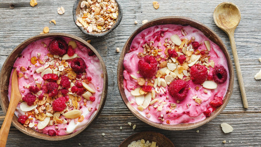 Smoothie Bowl de Yogurt Griego con Granola y Frutas