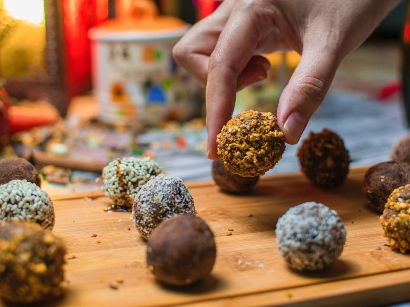 Trufas de granola y chocolate: una delicia saludable