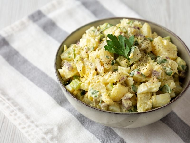 Ensalada de papa y yogurt griego