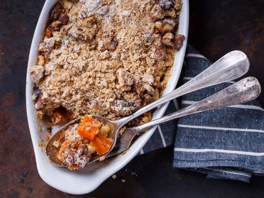 Crumble de papaya y piña con cubierta crocante de granola