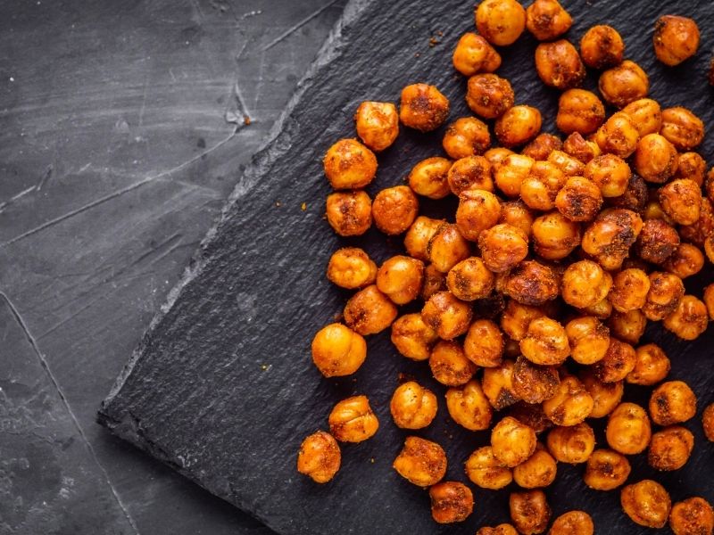 Garbanzos crujientes con especias y mantequilla de maní