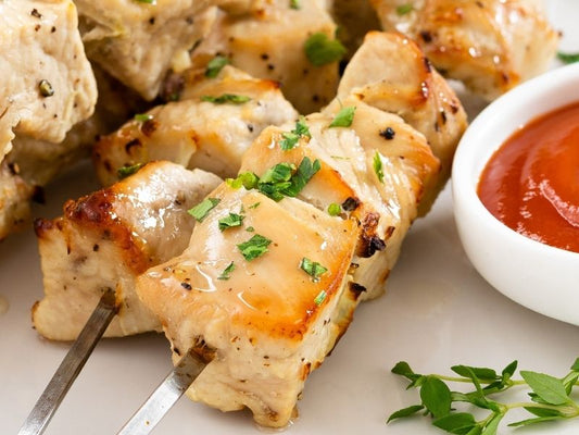 Marinada saludable de yogurt griego y especias para pollo o brochetas